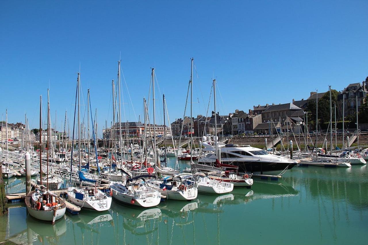 Appartement Meuble En Plein Coeur De St Valery En Caux Saint-Valery-en-Caux Eksteriør billede